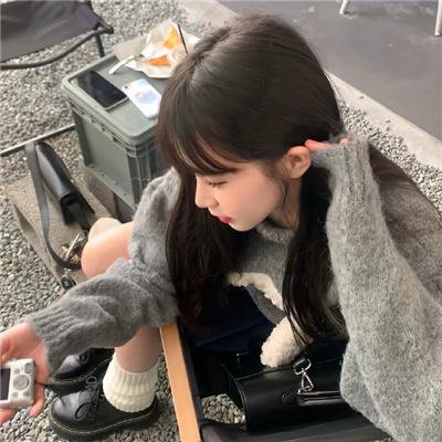 照片里的伴娘